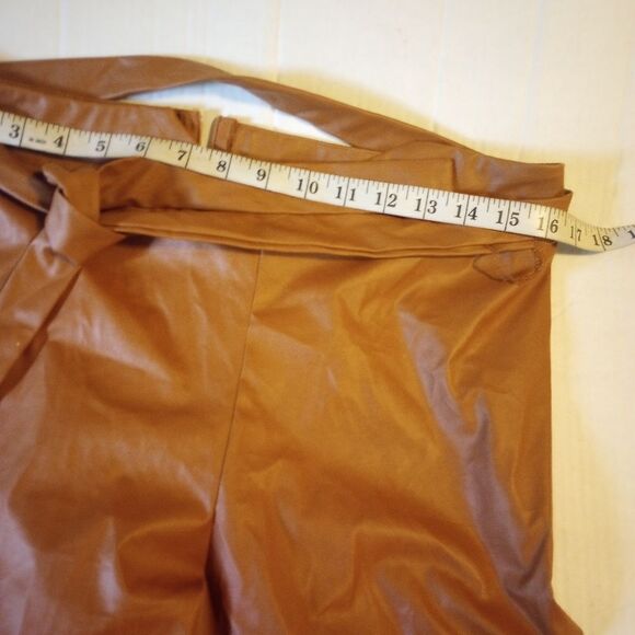 Chicme faux leather camel color pants with belt and zipper closure - Picture 3 of 11